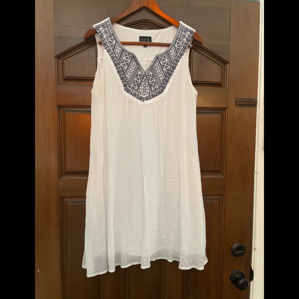 White and navy blue short flowing dress